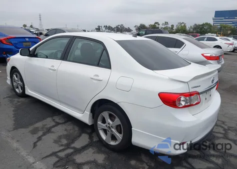 2011 Toyota Corolla S z USA, uszkodzony, nr VIN 2T1BU4EE7BC695661